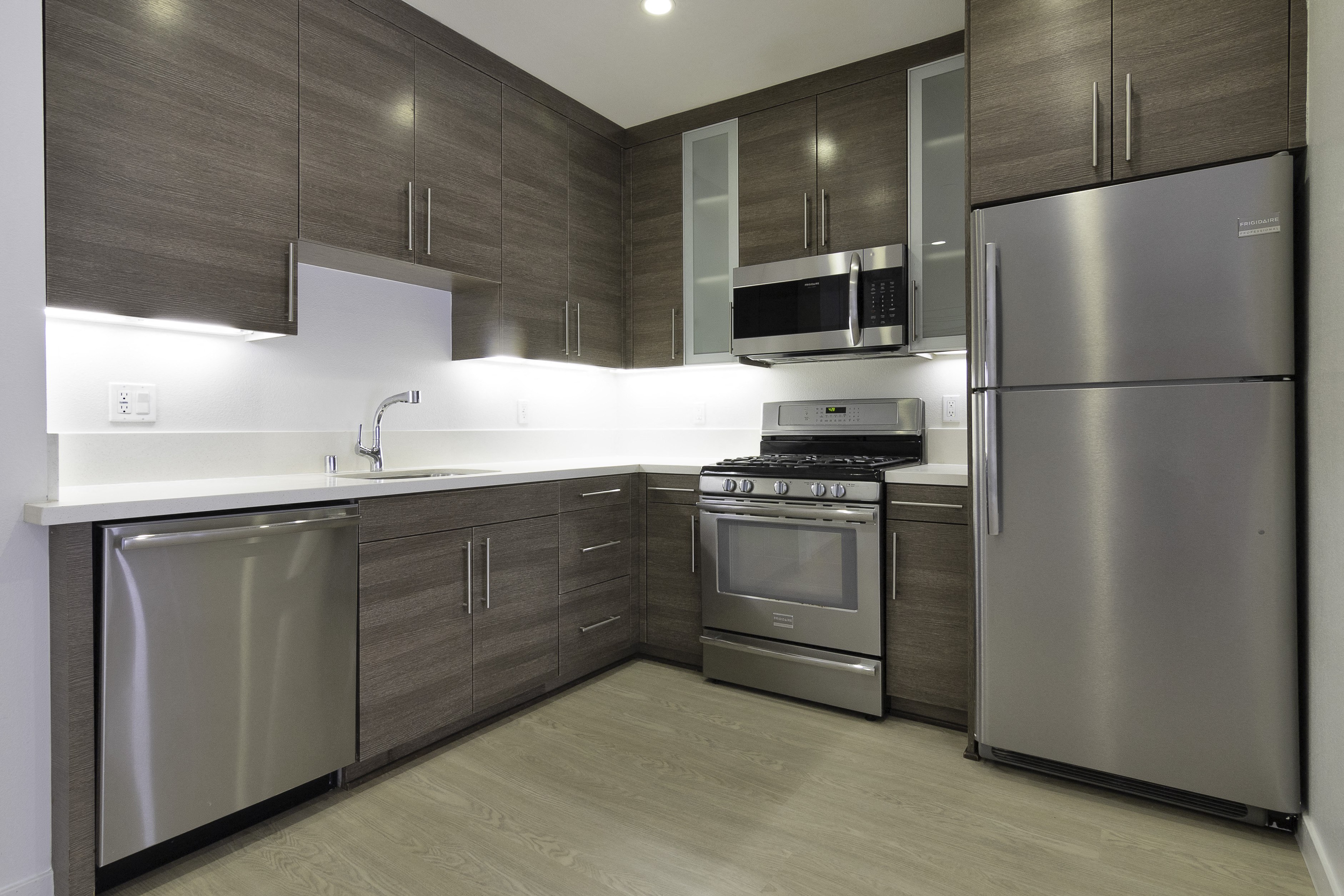 NMS-1427-Santa-Monica-Apartments-For-Rent-Ktchn